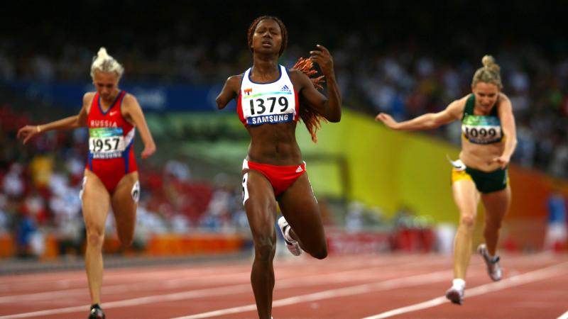 Yunidis Castillo Crossing the finishing line in Beijing