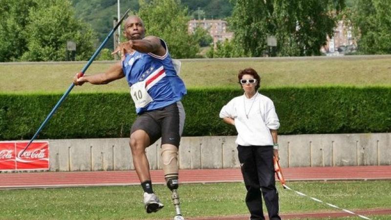 Márcio Fernandes A picture of a man throwing a javelin