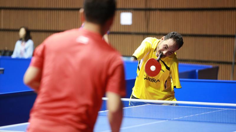 Ibrahim Hamato Armless man plays table-tennis with racket in mouth