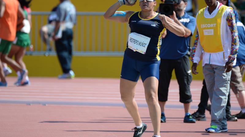 Yesenia Restrepo Munoz - Women's Shotput - Toronto 2015 Parapan American Games Blindfolded man throwing a shot put