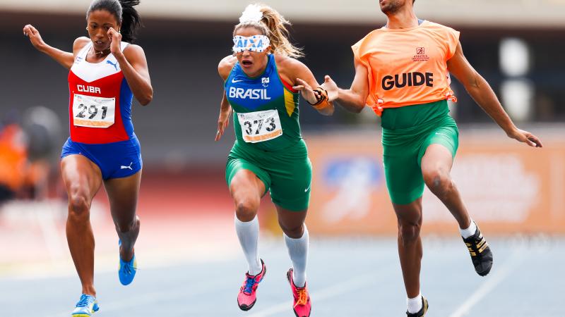 Omara Durand and Terezinha Guilhermina at 2015 IPC Grand Prix in Sao Paulo blindfolded runner with guide and another female runner crossing a finish line