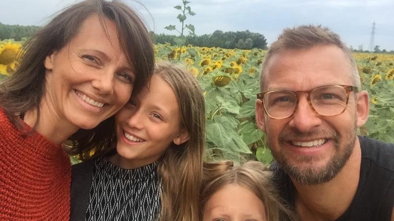 Denmark's Lisa Gjessing and family - taekwondo Selfie of a woman, her husband and their two daughters