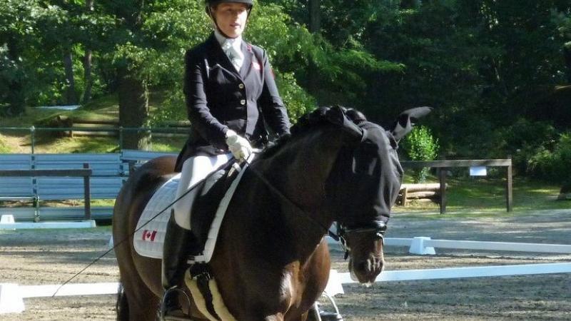 Roberta Sheffield - Canada - equestrian Woman riding a horse