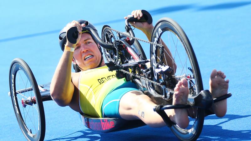 Nic Beveridge - Australia - triathlon Australia man racing in a handcycle