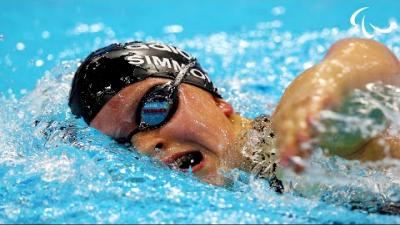 Video Thumbnail of Para swimmer Ellie Simmons in action. 
